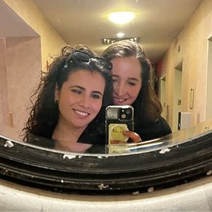 Meet your Posher, Daniela